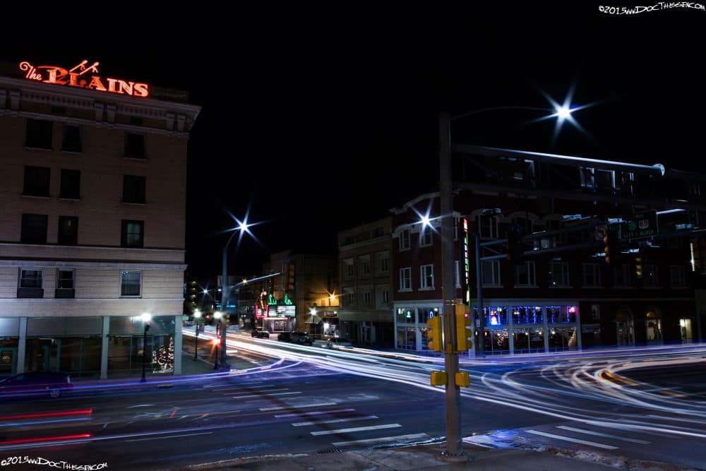 Photograph of the Plains Hotel by Doc Thissen