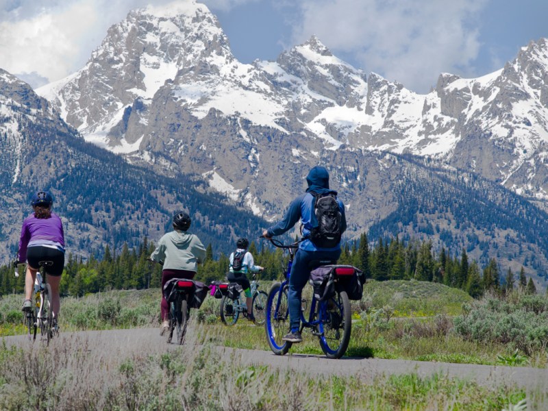 Can we live with electric mountain bikes on trails?