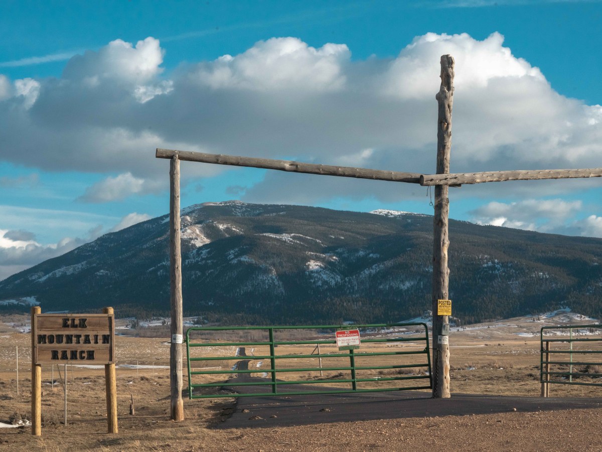 Ranch owner in corner-crossing case sues to unmask critic
