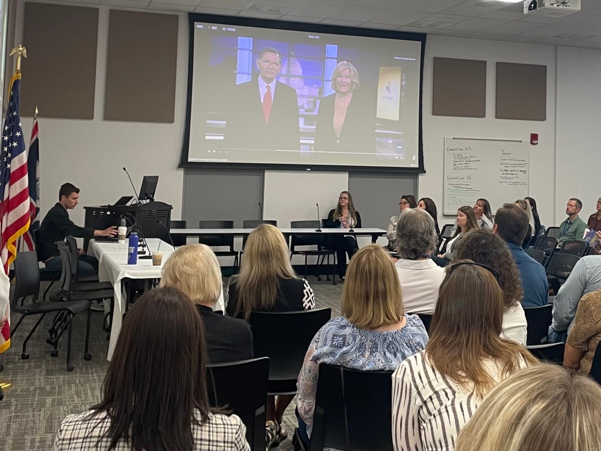 State trains cities, counties to apply for federal funds