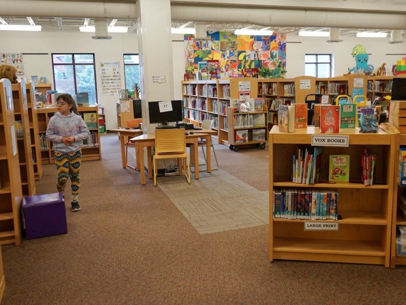 Senate committee narrowly OKs children’s book bill opposed by Wyoming librarians