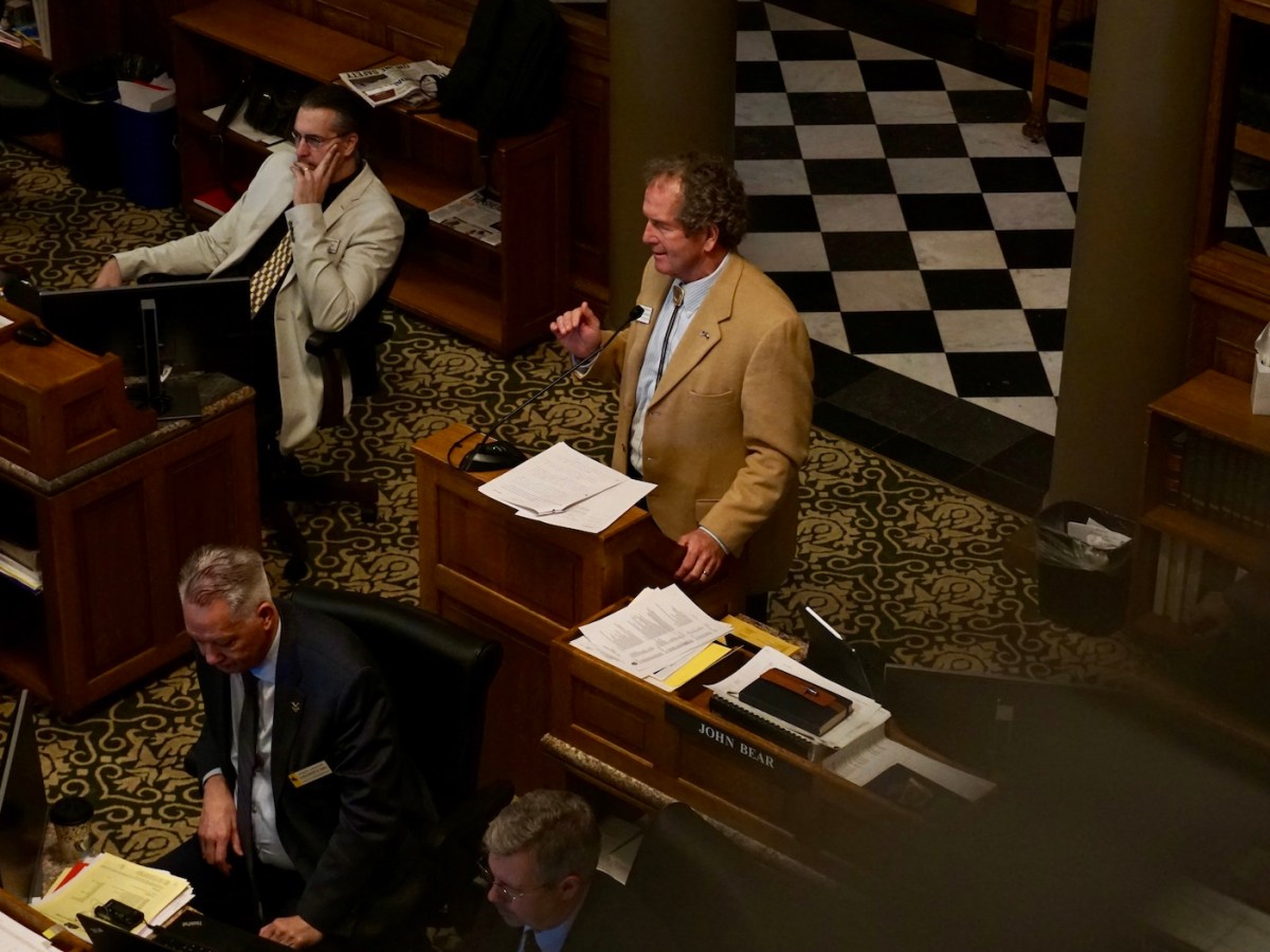 Constitutional questions, heavy opposition fail to slow universal school voucher bill