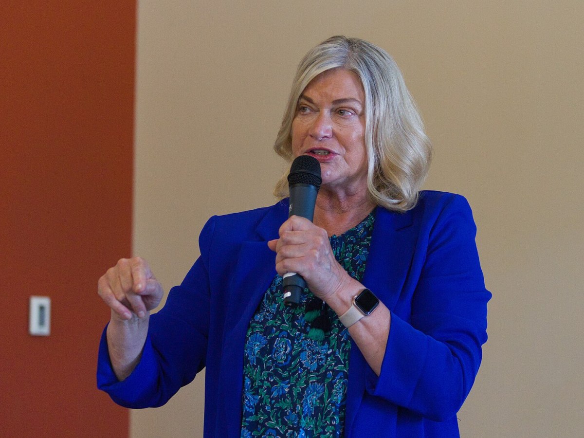 Where does Sen. Lummis stand on freedom of speech?