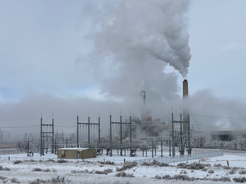 PacifiCorp throws lifeline to one Wyoming power plant, confirms end of coal at another