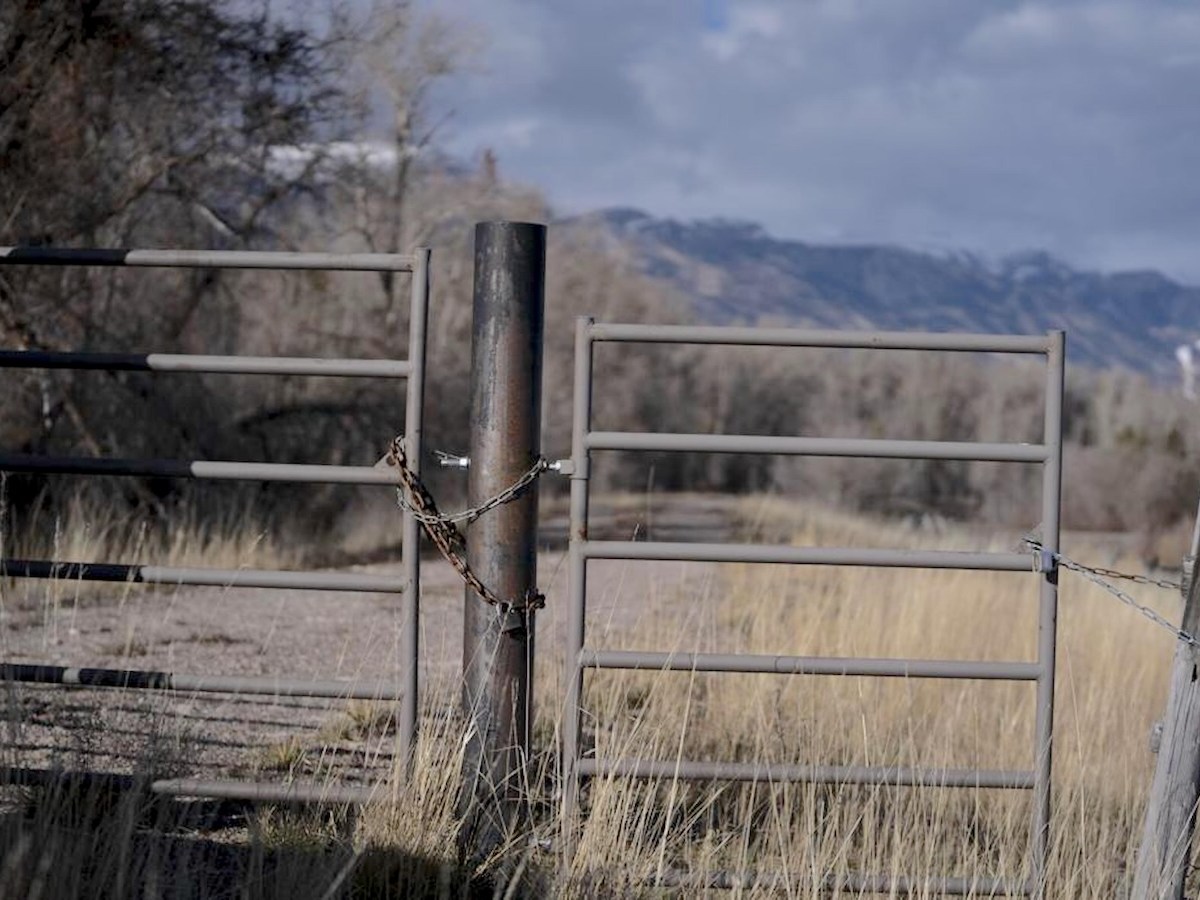 Jackson Hole cyclist resuscitates 40-year debate over public access to Snake River levees