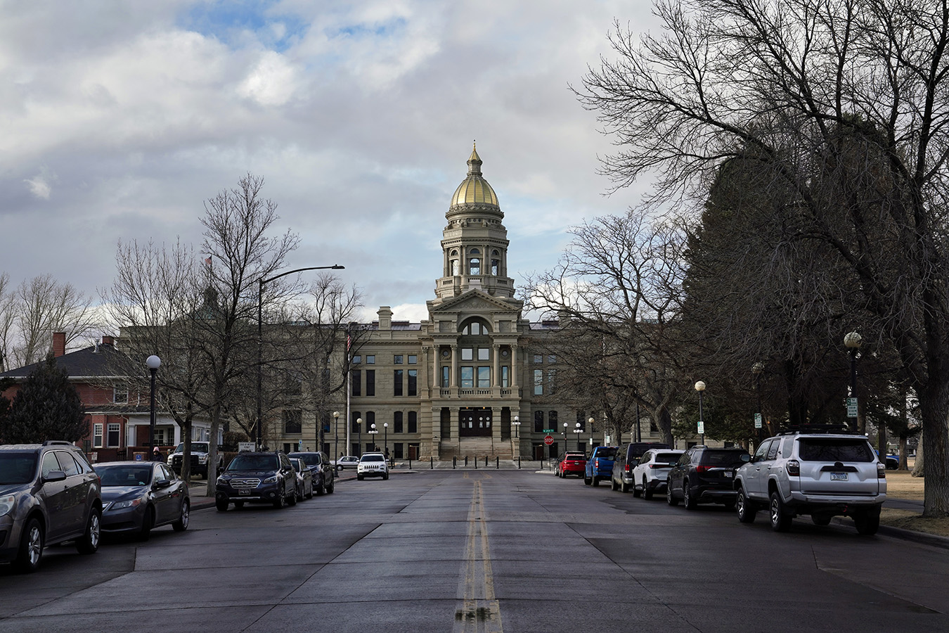 Wyoming House special committee pauses check-passing investigation while Sheriff’s Office conducts criminal inquiry