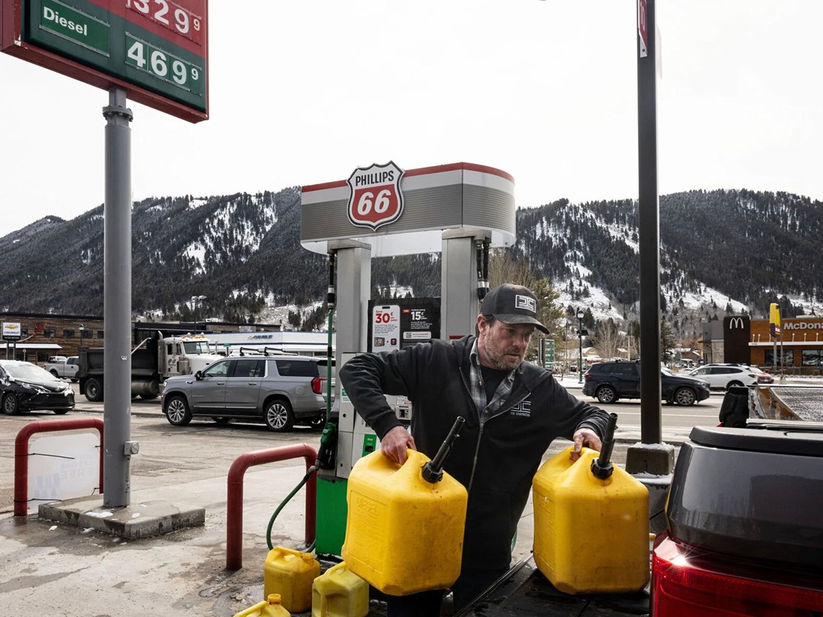 Wartime oil spike likely portends more bad than good for oil-rich Wyoming