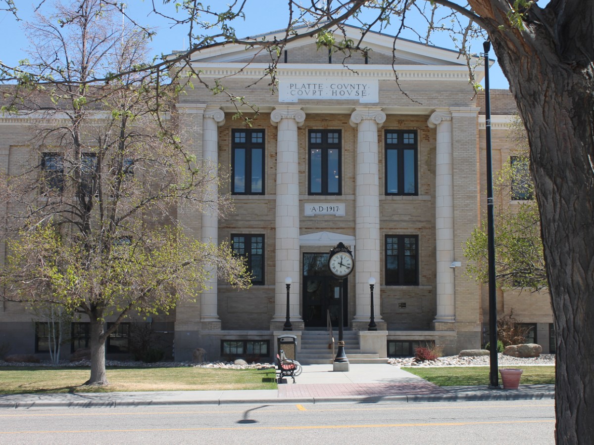 Former Wyoming journalist facing forgery charges allowed to remain free while case proceeds