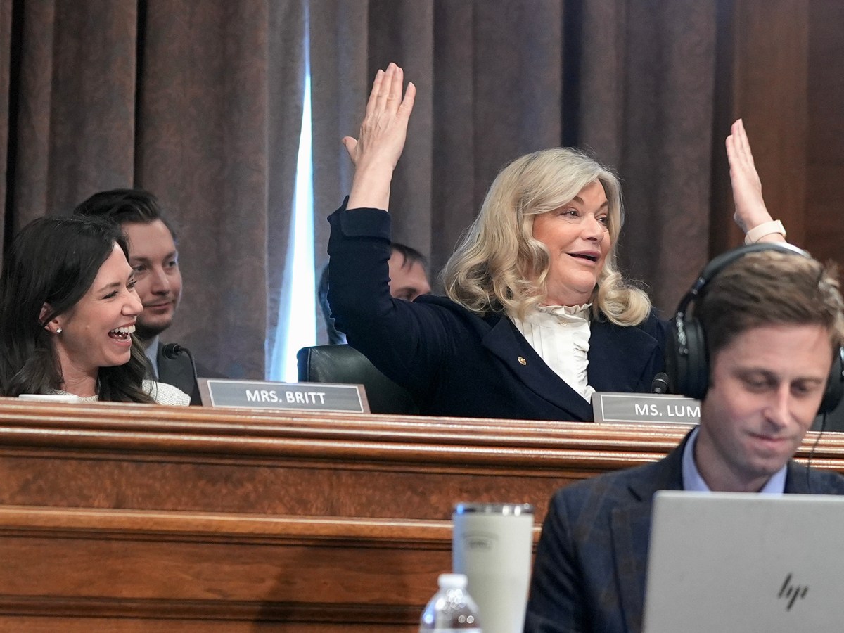 Lummis blasts Democrats after Senate blocks cryptocurrency regulation she long touted
