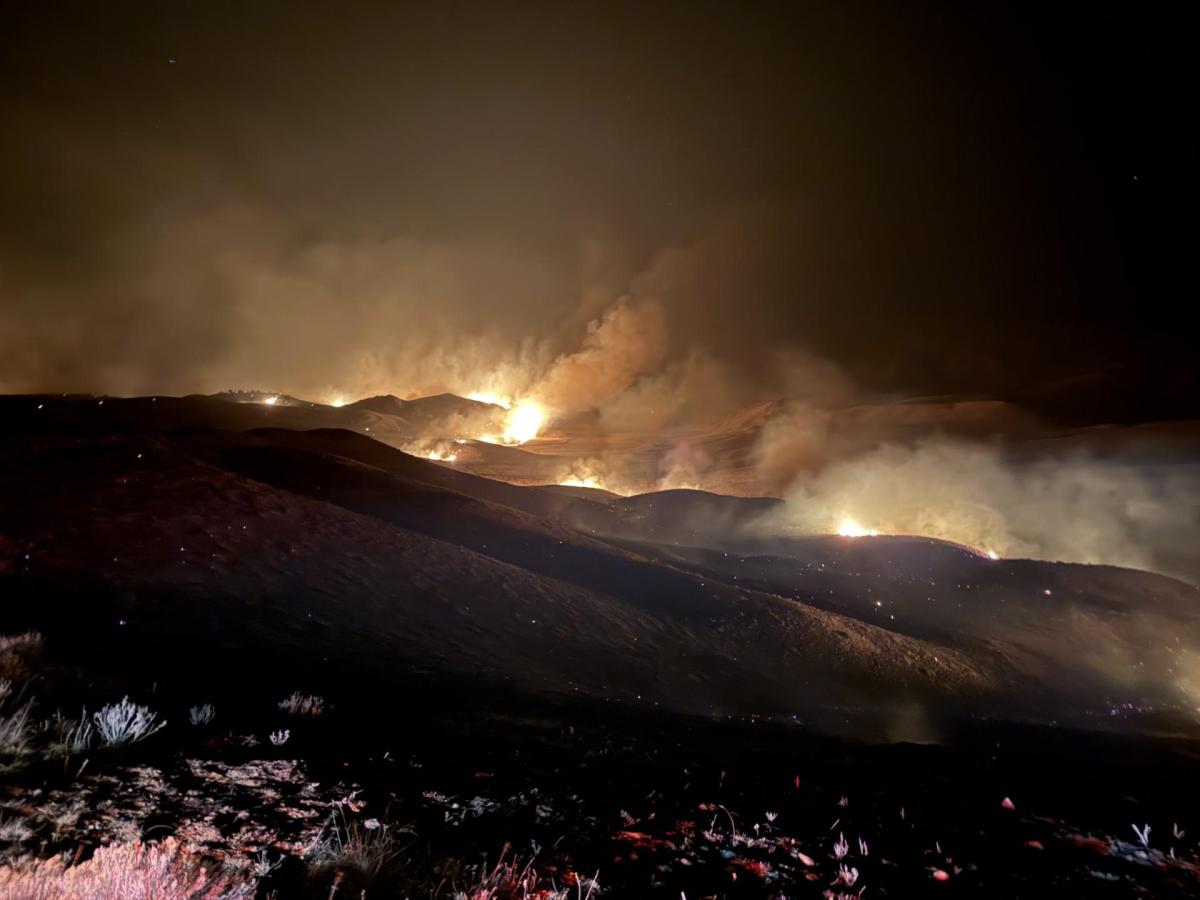 Weiser Knoll Fire explodes on South Pass, quickly becoming Wyoming’s largest wildfire of 2026