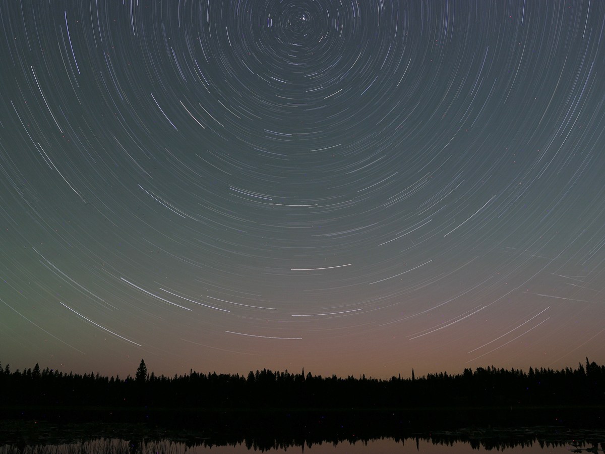 Mountain frames highlight abundant stars